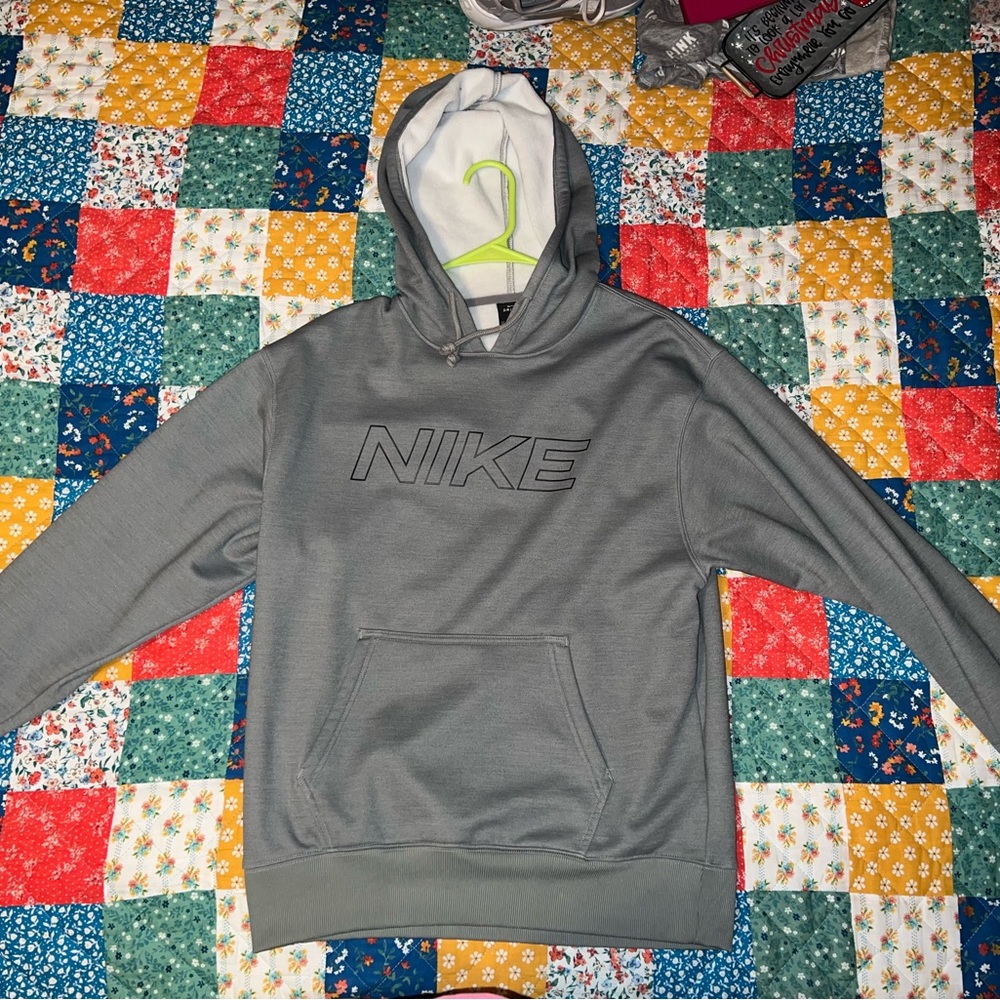 Nike Womens XS pullover NWOT! Fits bigger like a Women’s small